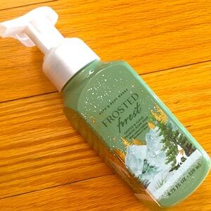 NWT Bath & Body Works Frosted Forest Gentle & Clean Foaming Hand Soap